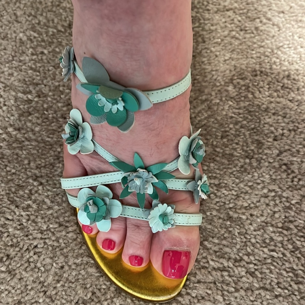 Flower sandals gold and soft green
